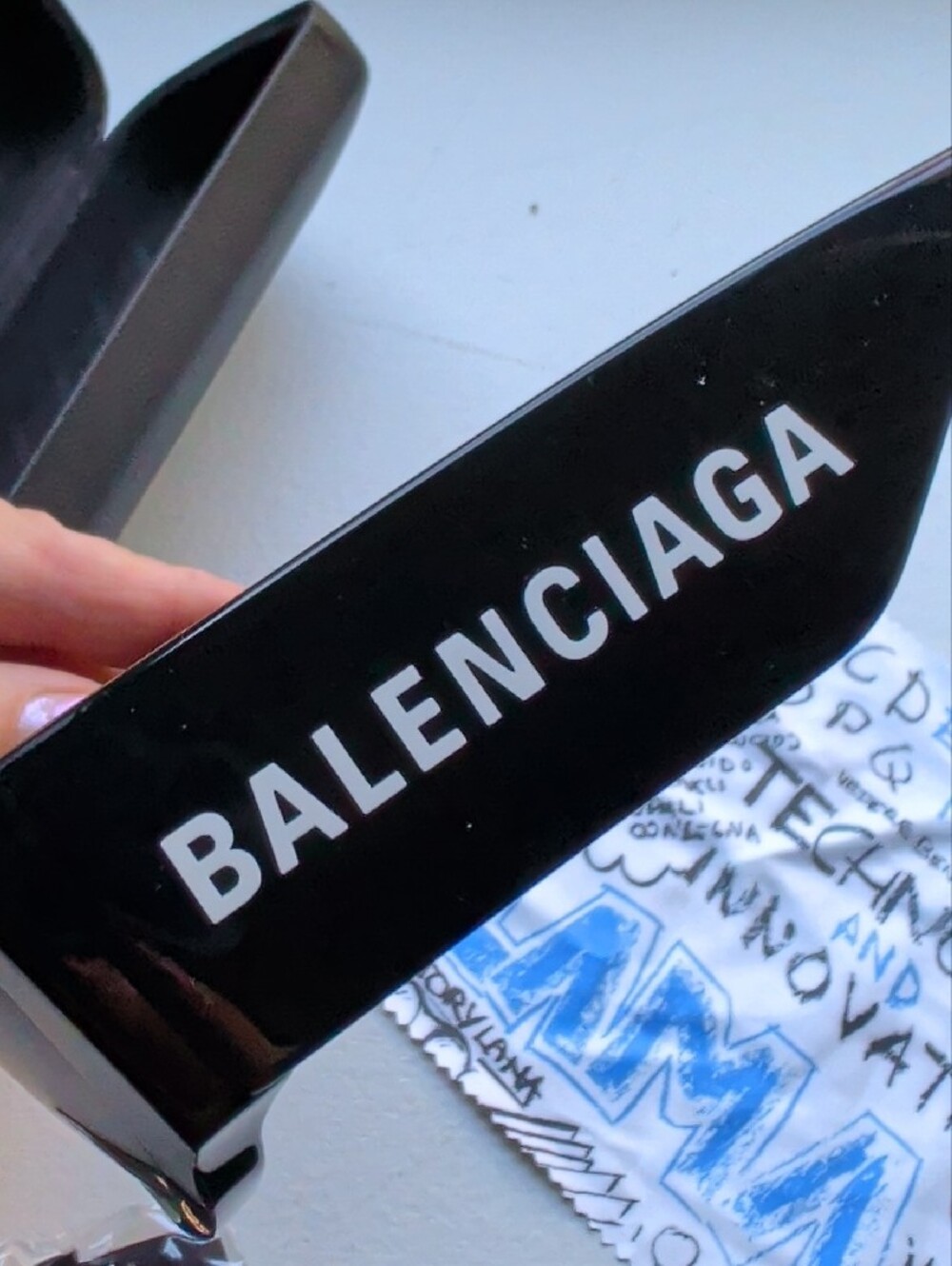 Like New In Case Balenciaga Logo Sunglasses With Wiping Clothes - Picture 10 of 11